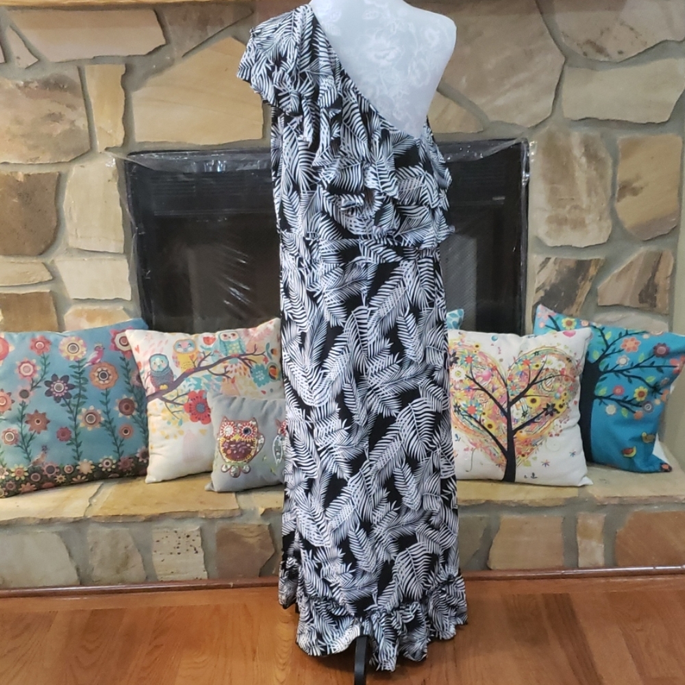 3/🚨$15 🆕️ Flattering fit, luxurious material - Picture 5 of 8